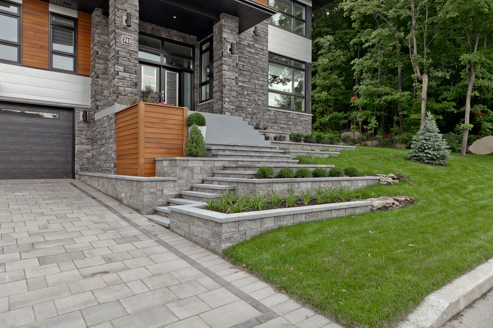 Inspiration for a contemporary front yard garden in Montreal with a retaining wall.