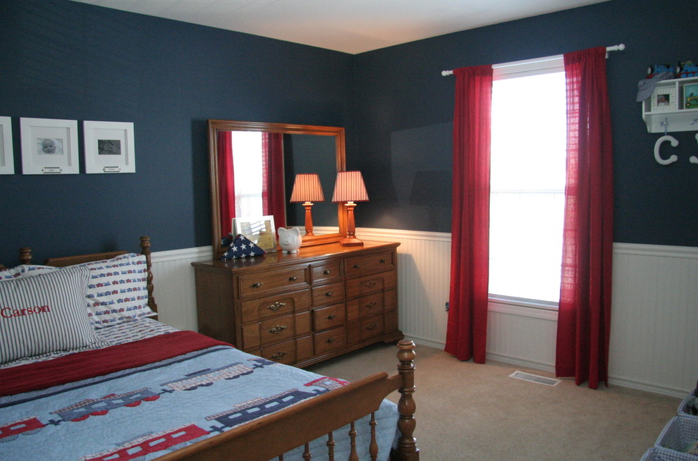 This is an example of a traditional bedroom in Chicago.
