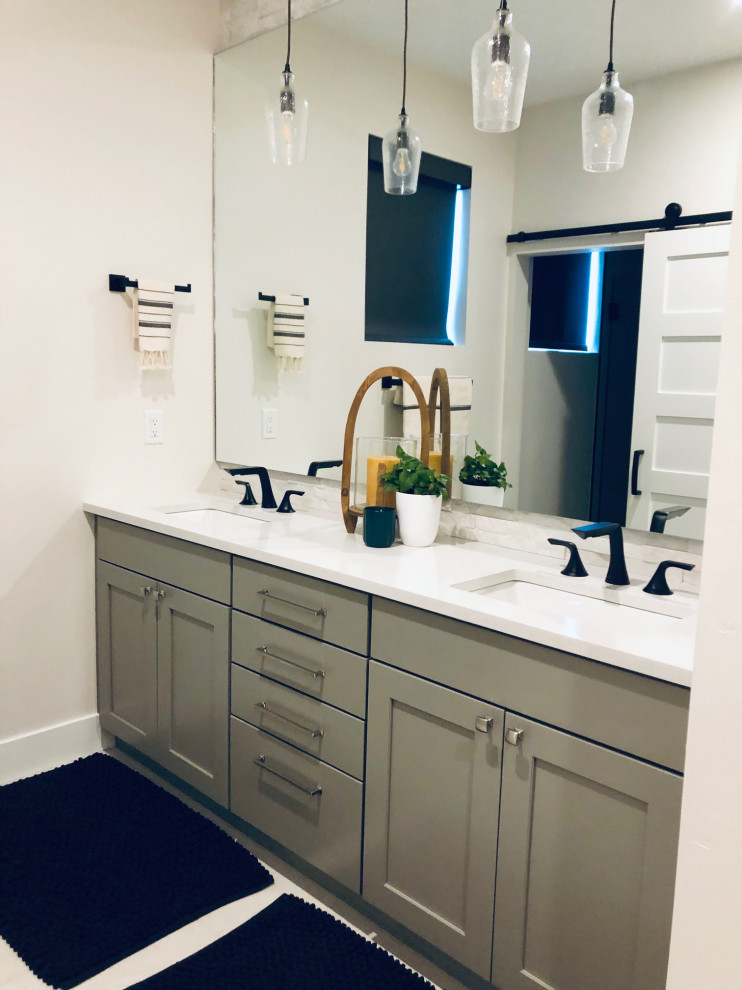 Home design - transitional home design idea in Denver