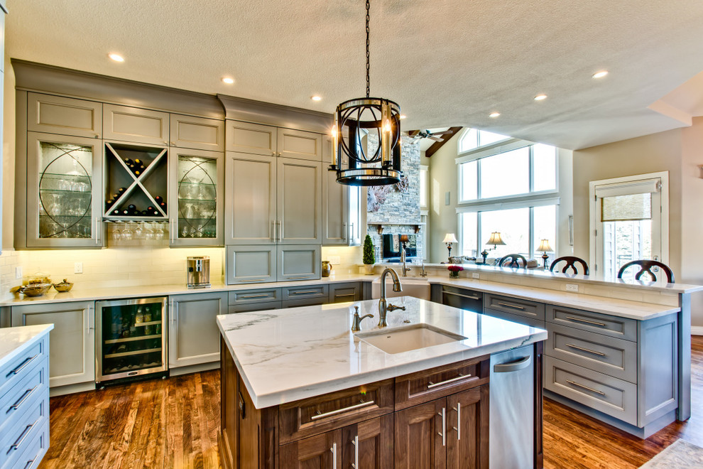 Kitchen - transitional kitchen idea in Denver