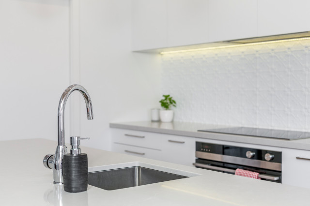 Light & Bright modern-kitchen