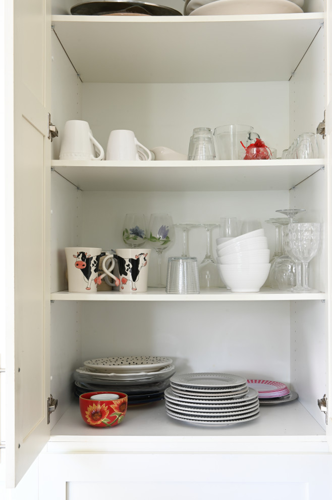 Home design - transitional home design idea in Vancouver