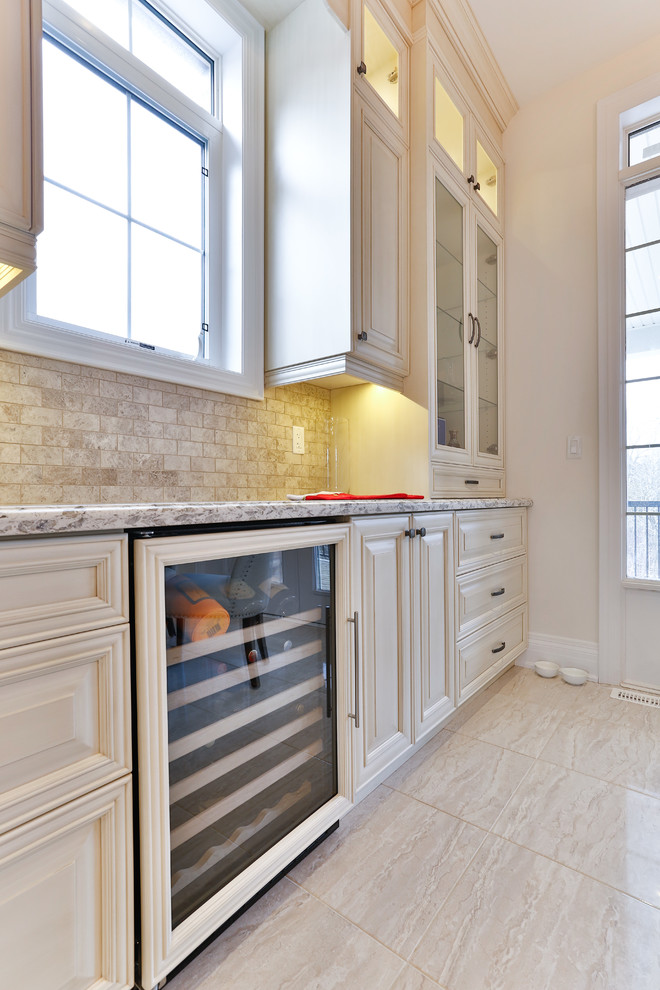 Inspiration for a transitional kitchen remodel in Toronto