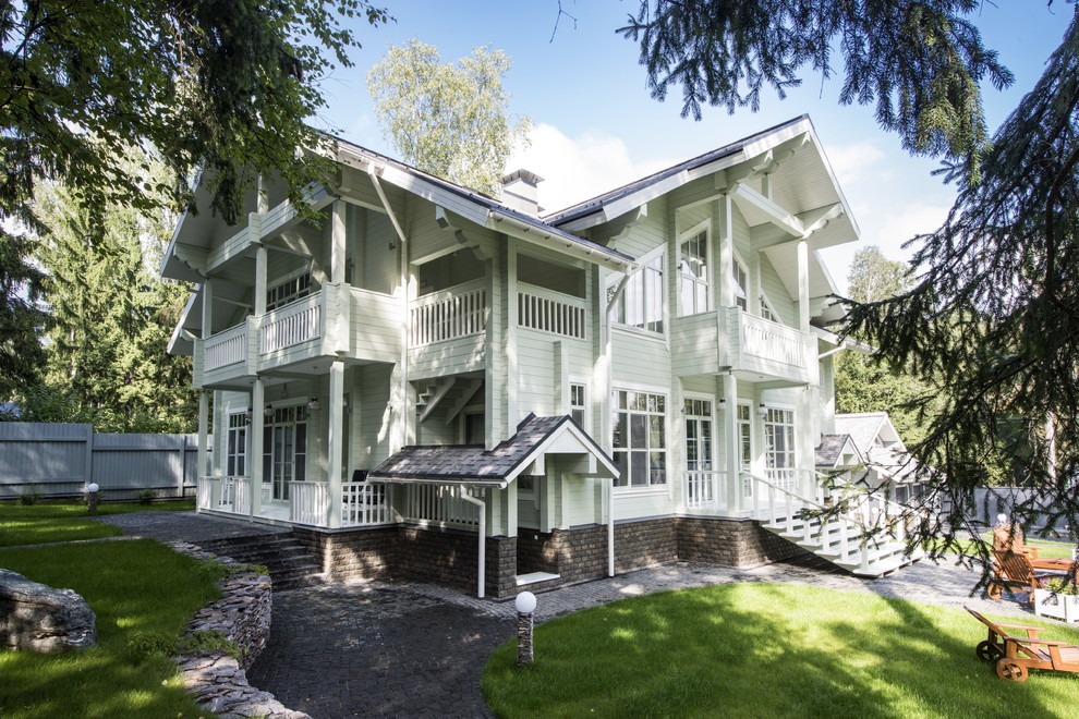 Под одной крышей