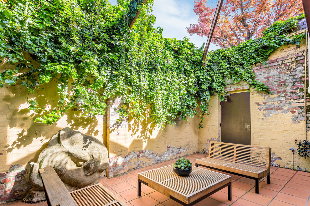 Inspiration for a mid-sized contemporary courtyard patio in Melbourne.