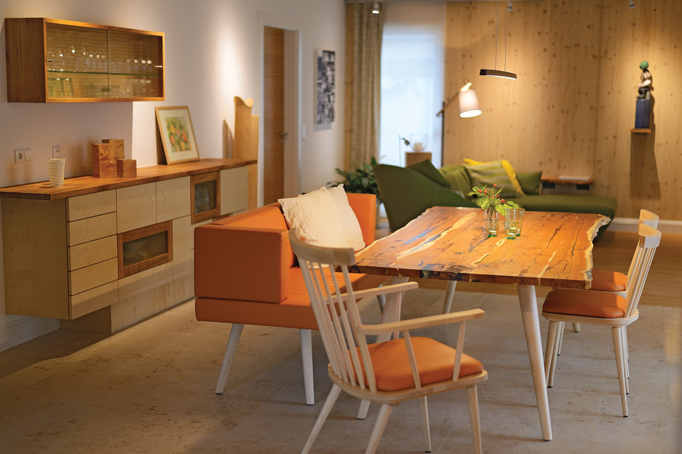 Mittelgroßes Skandinavisches Esszimmer mit weißer Wandfarbe in Frankfurt am Main