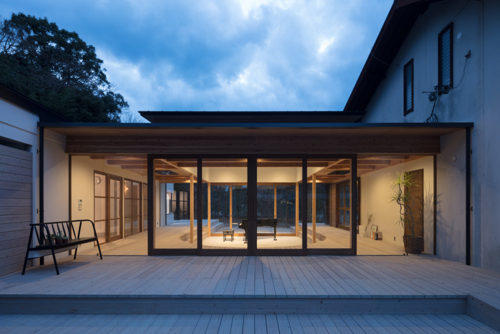 Mittelgroßes, Einstöckiges Nordisches Einfamilienhaus mit Blechdach und schwarzem Dach in Fukuoka