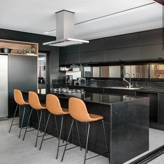 Kuchen Mit Kuchenruckwand In Schwarz Und Ruckwand Aus Granit Ideen Design Bilder Houzz