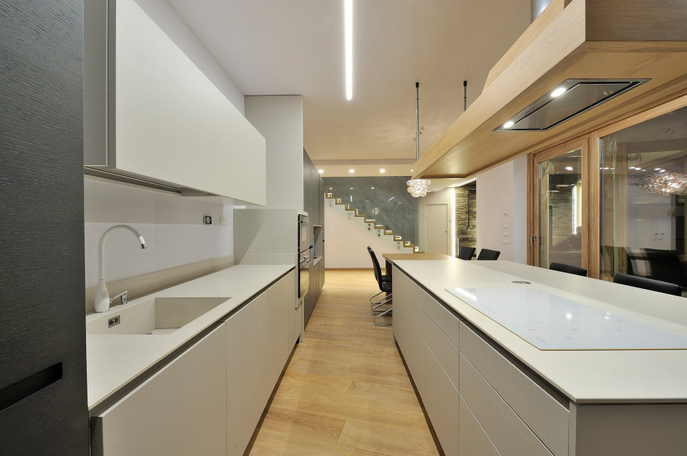 Inspiration for a mid-sized contemporary kitchen in Turin.