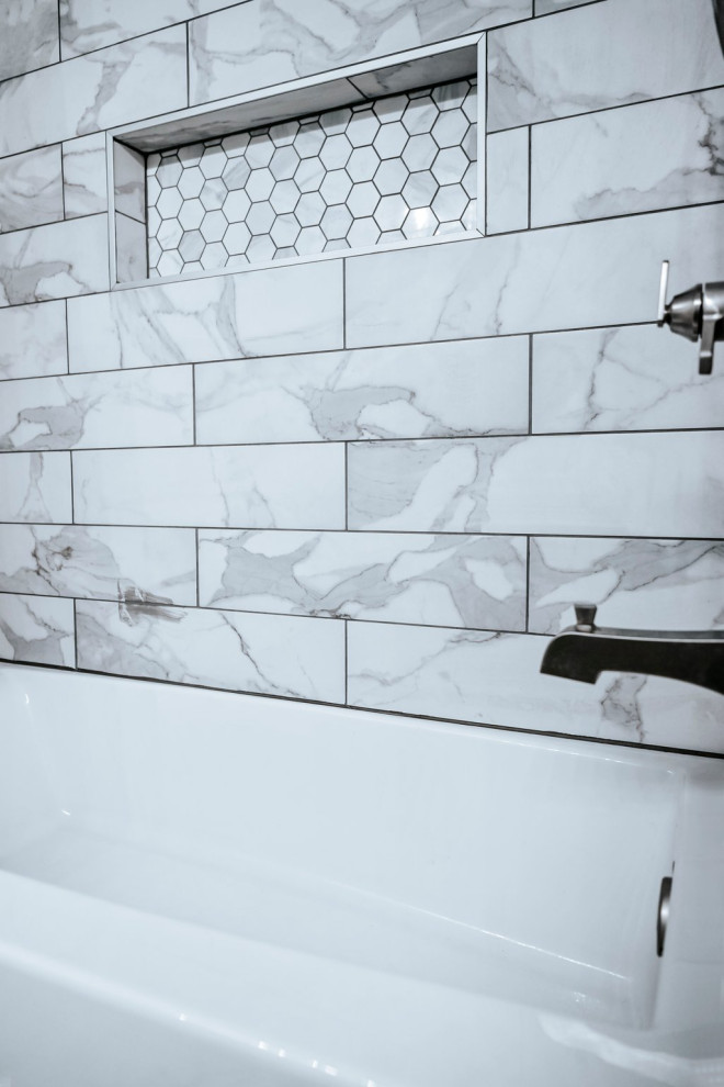 Inspiration for a transitional home design remodel in Chicago