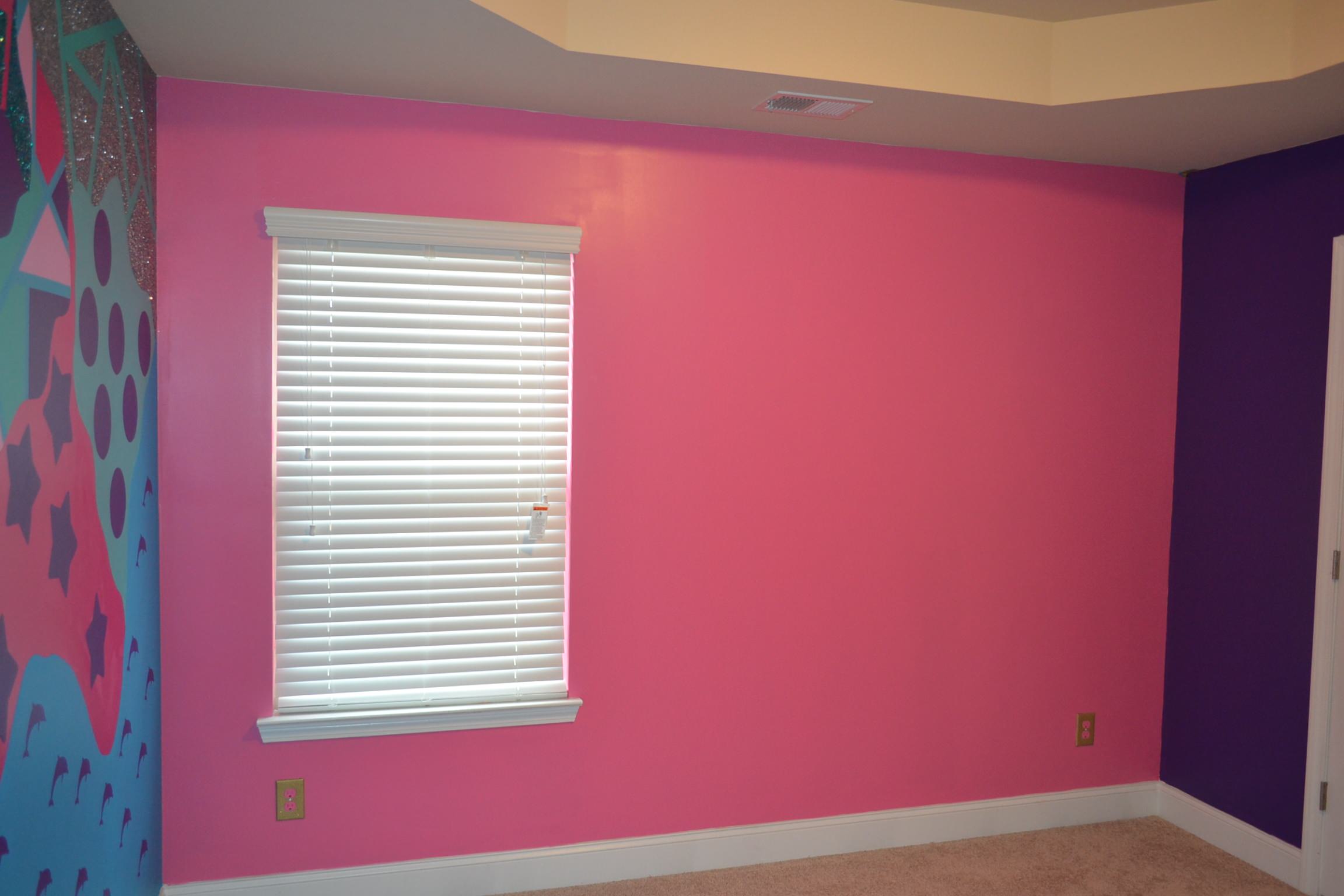 Abstract Princess Wall w/ Contrasting Colors