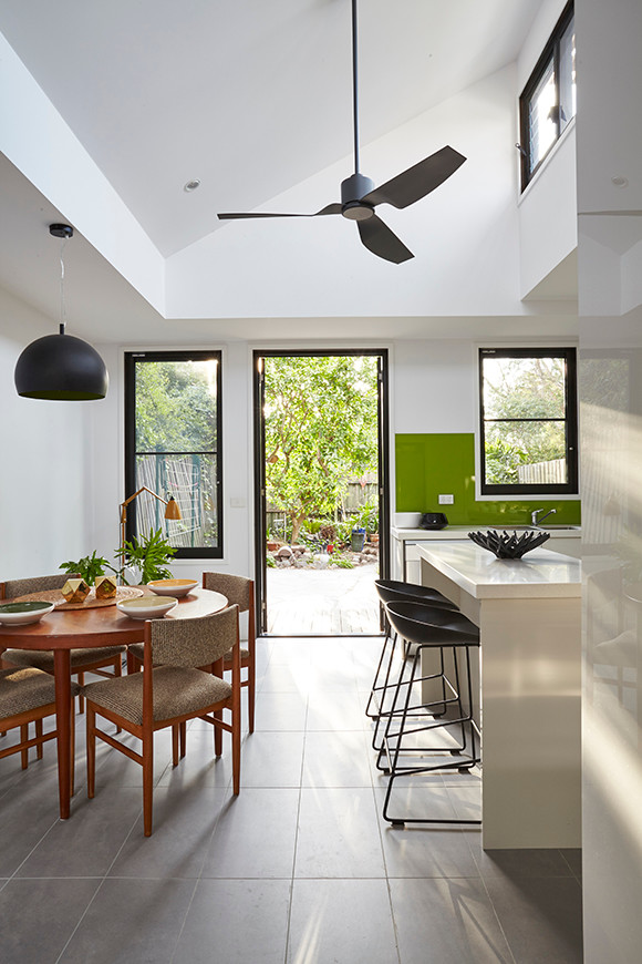 Design ideas for a contemporary kitchen in Melbourne.
