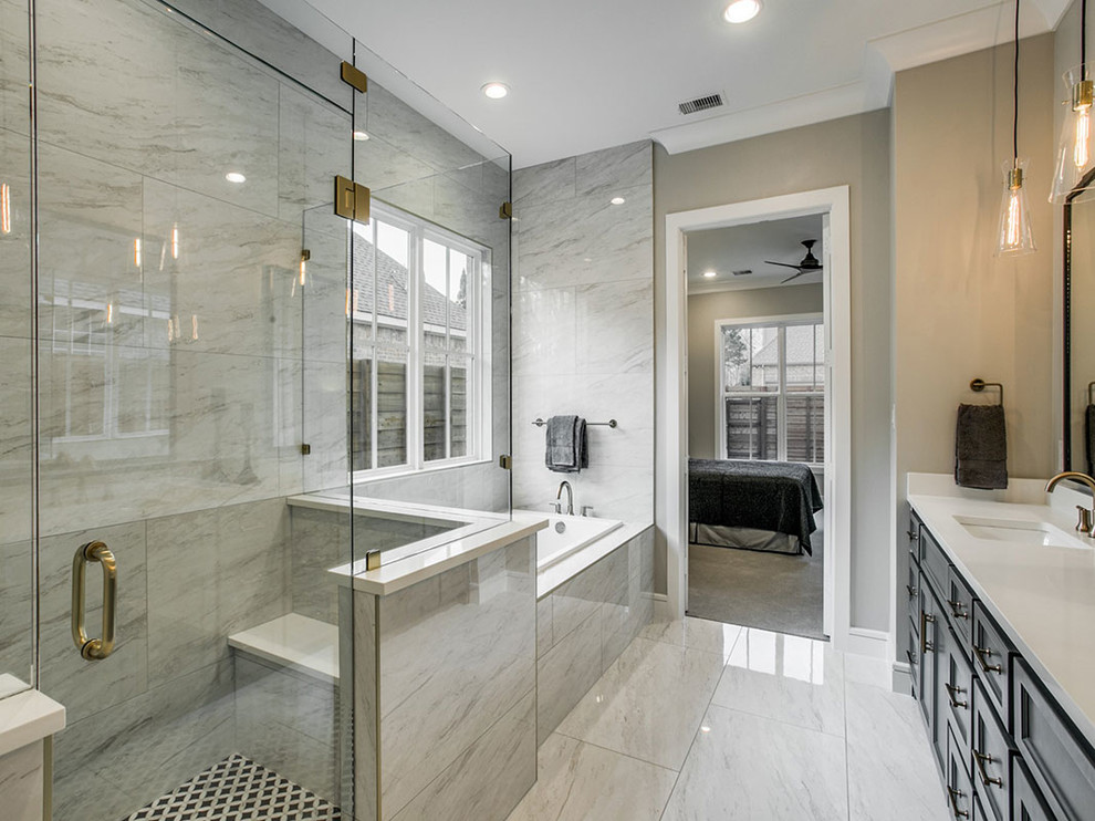 Transitional bathroom photo in Dallas