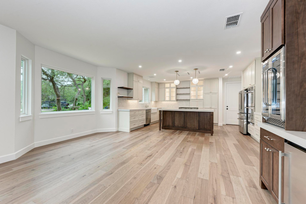 Kitchen - transitional kitchen idea in Austin