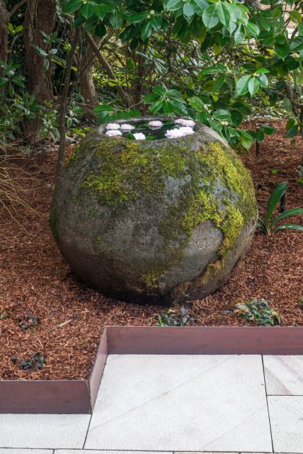 Sublime Point Road Project contemporary-garden