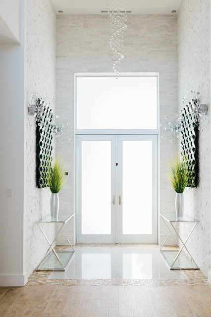 Ledgestone Veneers contemporaneo-entrada