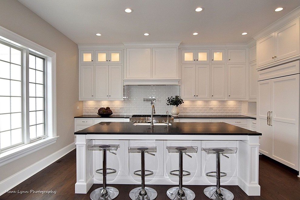 Example of a transitional kitchen design in Chicago