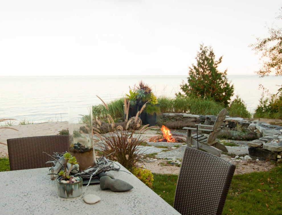 Design ideas for a beach style garden in Milwaukee with a fire feature and natural stone pavers.