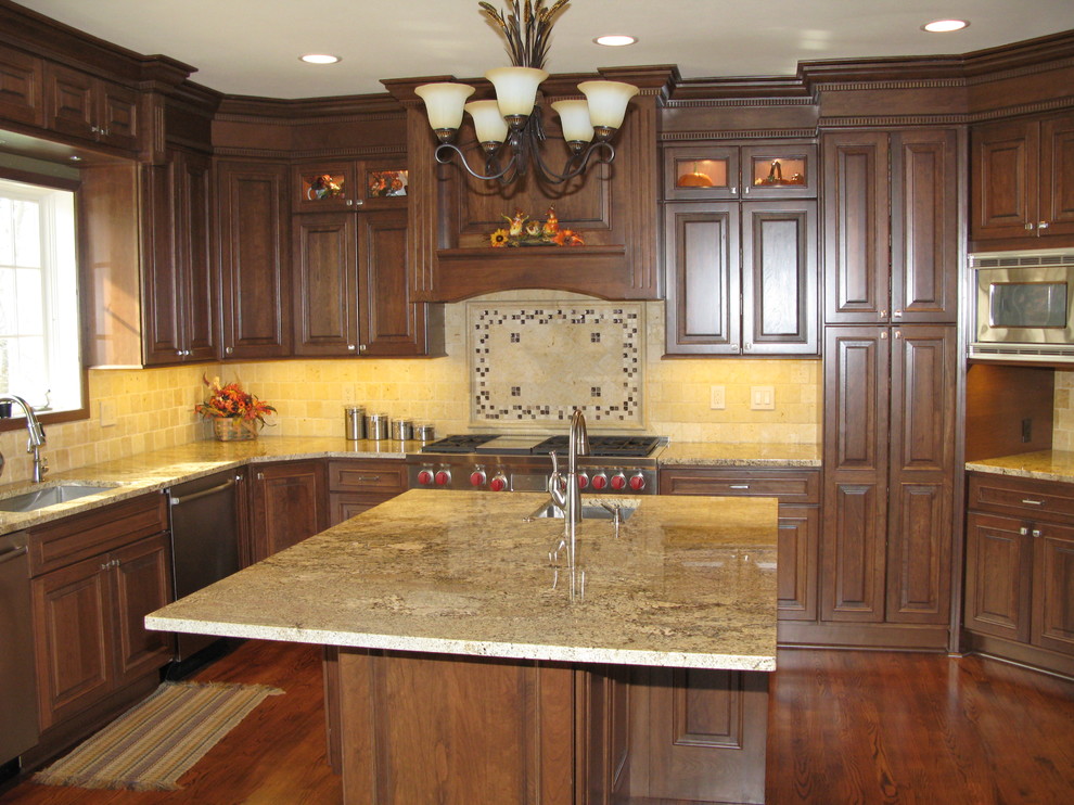 Inspiration for a traditional kitchen in Cedar Rapids.