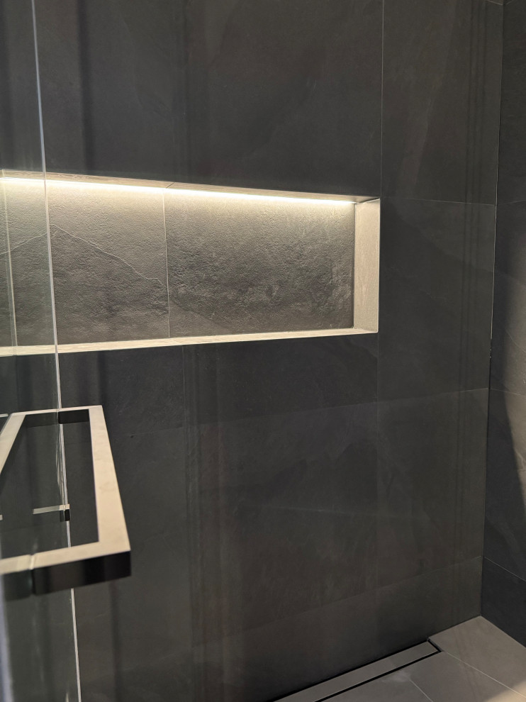 Contemporary Master-bathroom