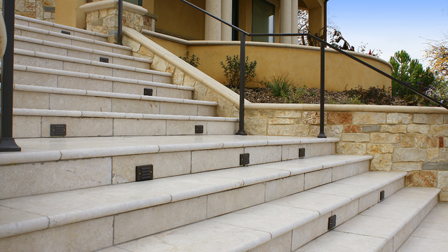 Tuscan Exterior Tile | Saratoga, CA medelhavsstil-fasad