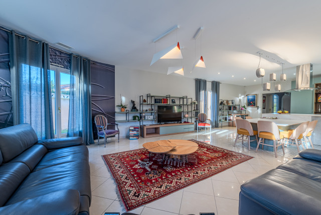 Une maison m&eacute;tamorphos&eacute;e contemporary-vardagsrum