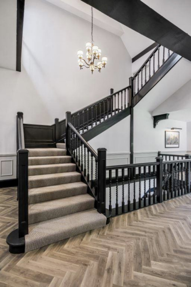 Example of a mountain style home design design in London
