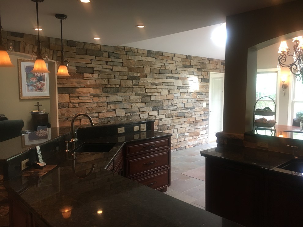 Example of a transitional kitchen design in Cincinnati
