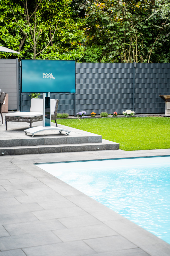 Moderner Pool in Düsseldorf