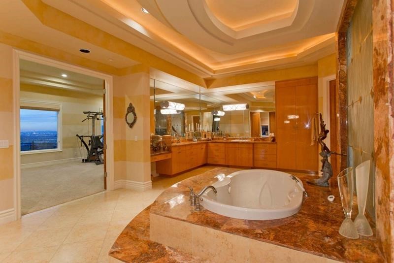 Weiss Residence
