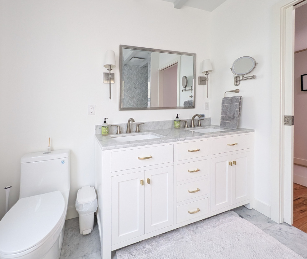 Cozy Cottage with a Serene Bathroom in La Jolla