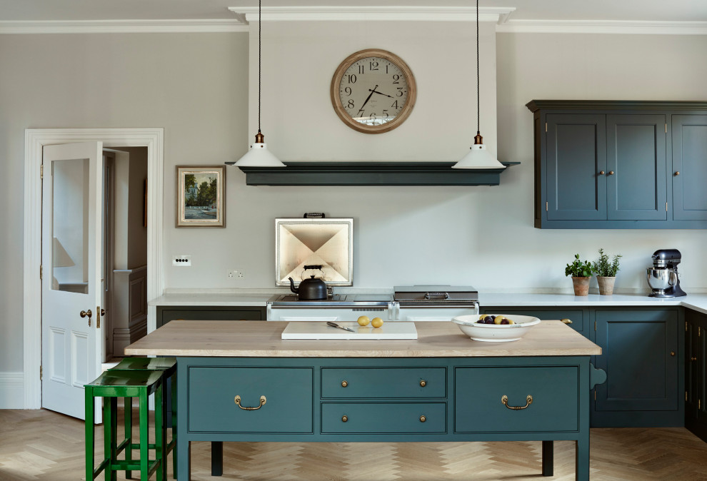 Design ideas for a country kitchen in Cardiff.