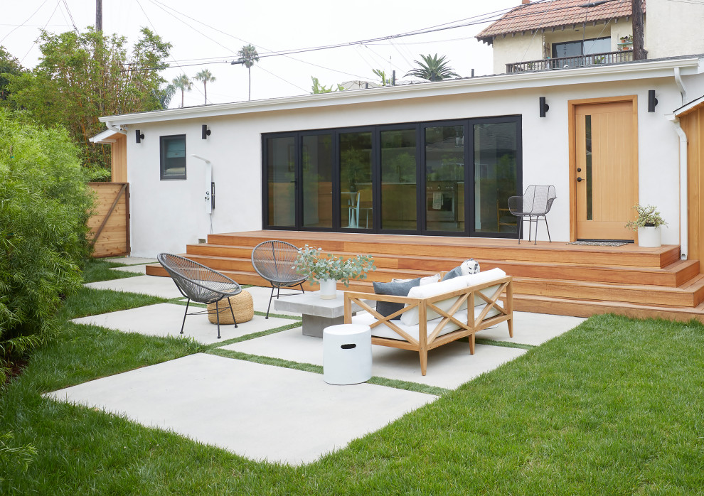This is an example of a midcentury home in Los Angeles.