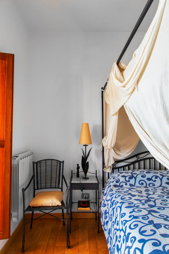 Foto di una camera da letto mediterranea
