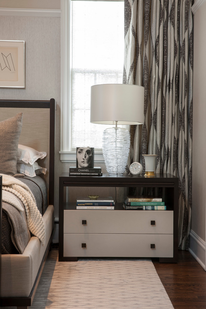 Example of a transitional home design design in Chicago