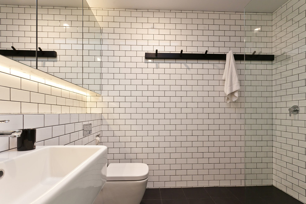 Contemporary bathroom in Sydney with subway tile and a niche.