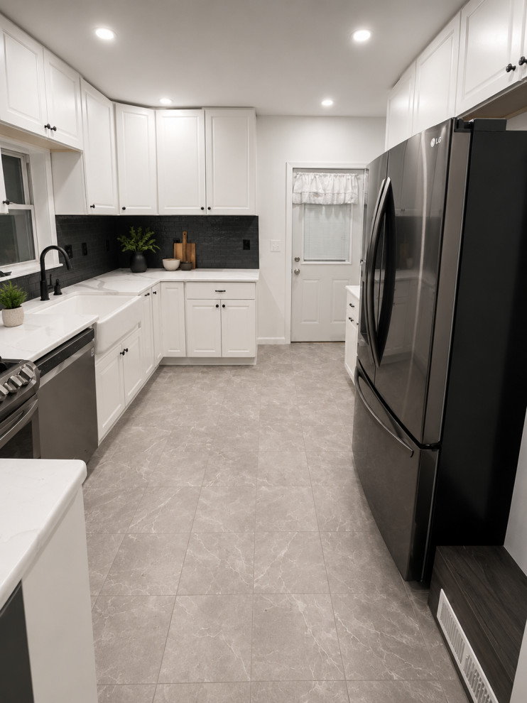 Jackson / Modern Black & White Kitchen