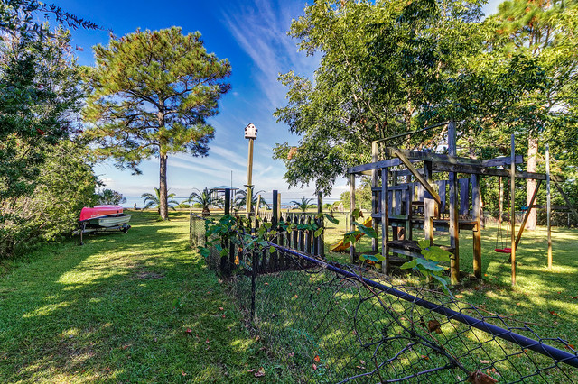 306 Olde Post Rd contemporary-exterior
