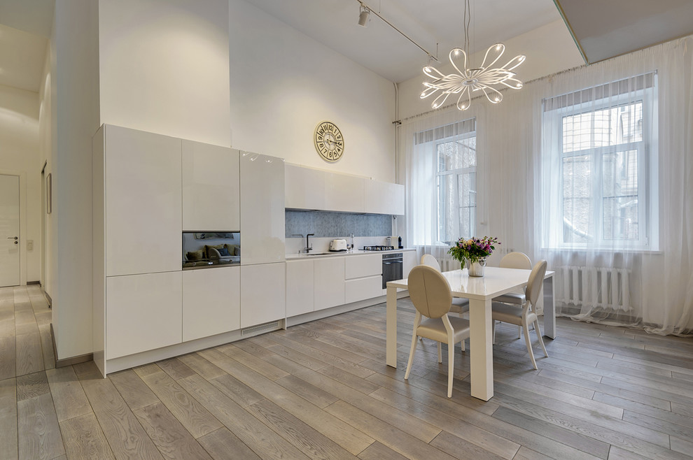 Белоснежная квартира в центре Санкт-Петербурга