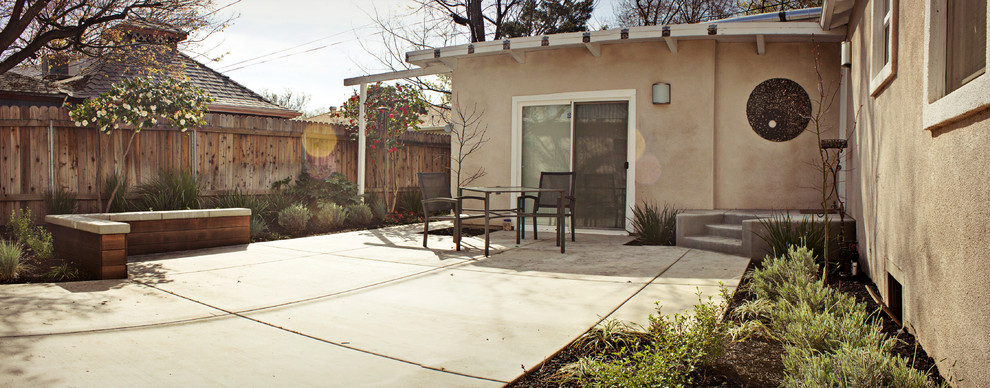 Traditional patio in Sacramento.