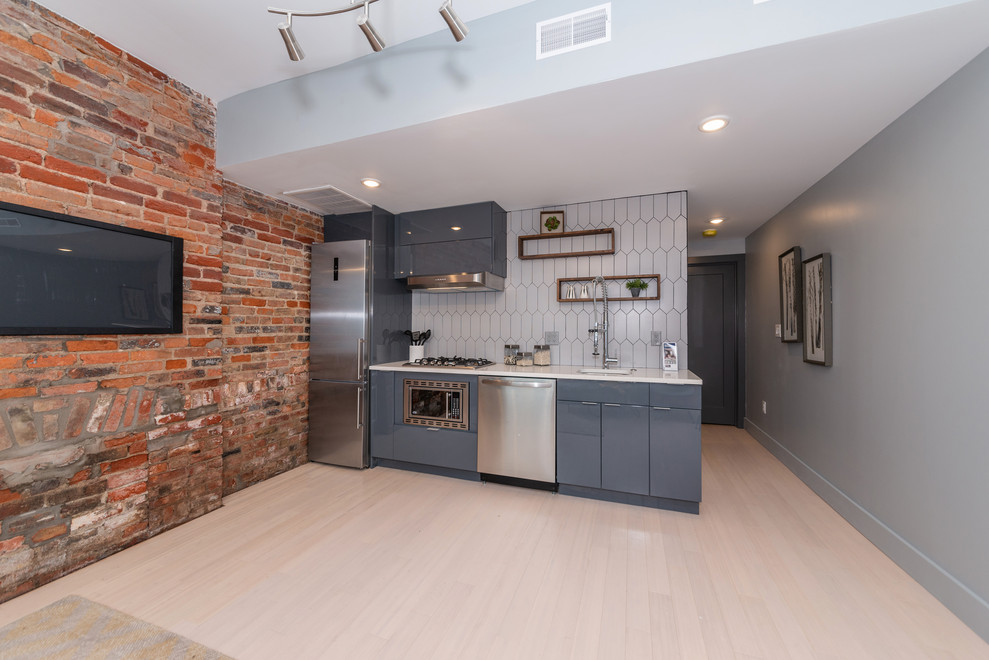 Inspiration for a transitional home design remodel in Cincinnati
