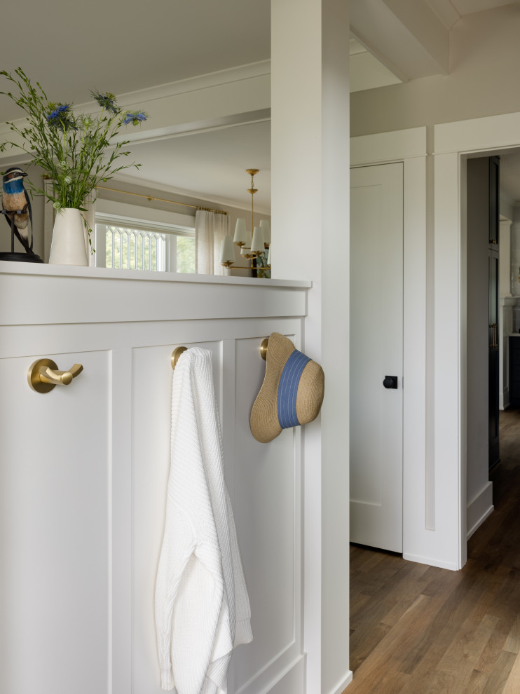 Elegant hallway photo in Seattle