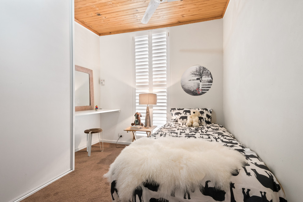 Beach style bedroom in Perth.