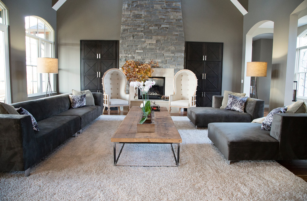 Inspiration for a transitional living room in Cedar Rapids with grey walls.