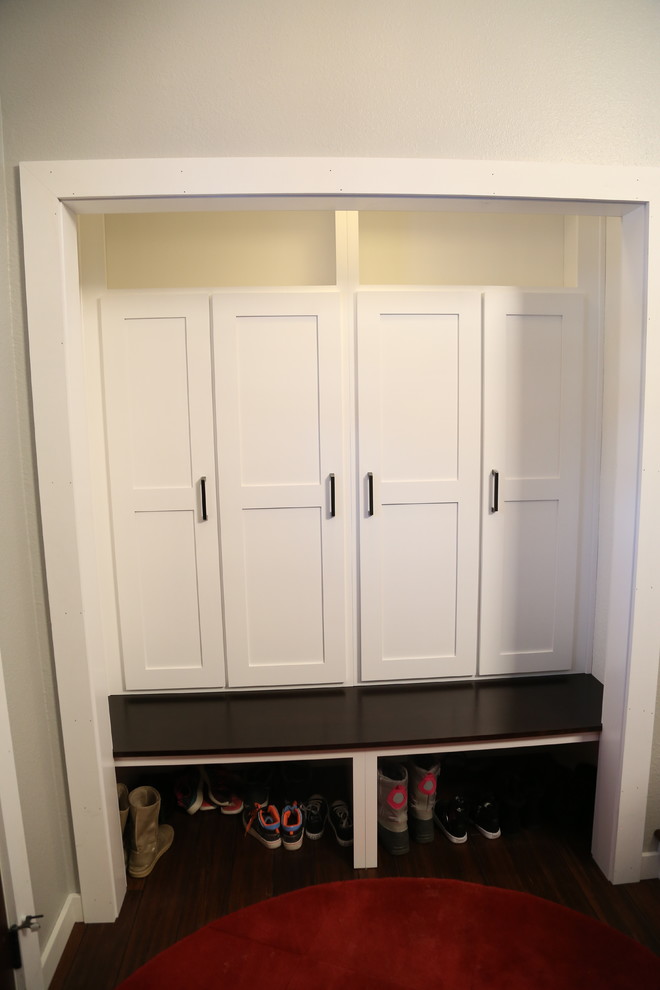 Inspiration for a transitional home design remodel in Cedar Rapids