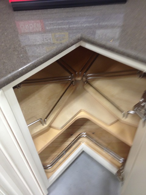 Corner cabinet 