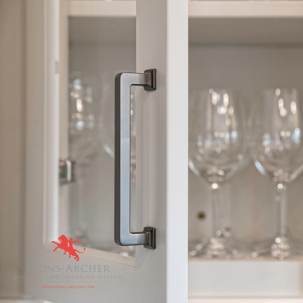 Inspiration for a transitional home design remodel in Philadelphia