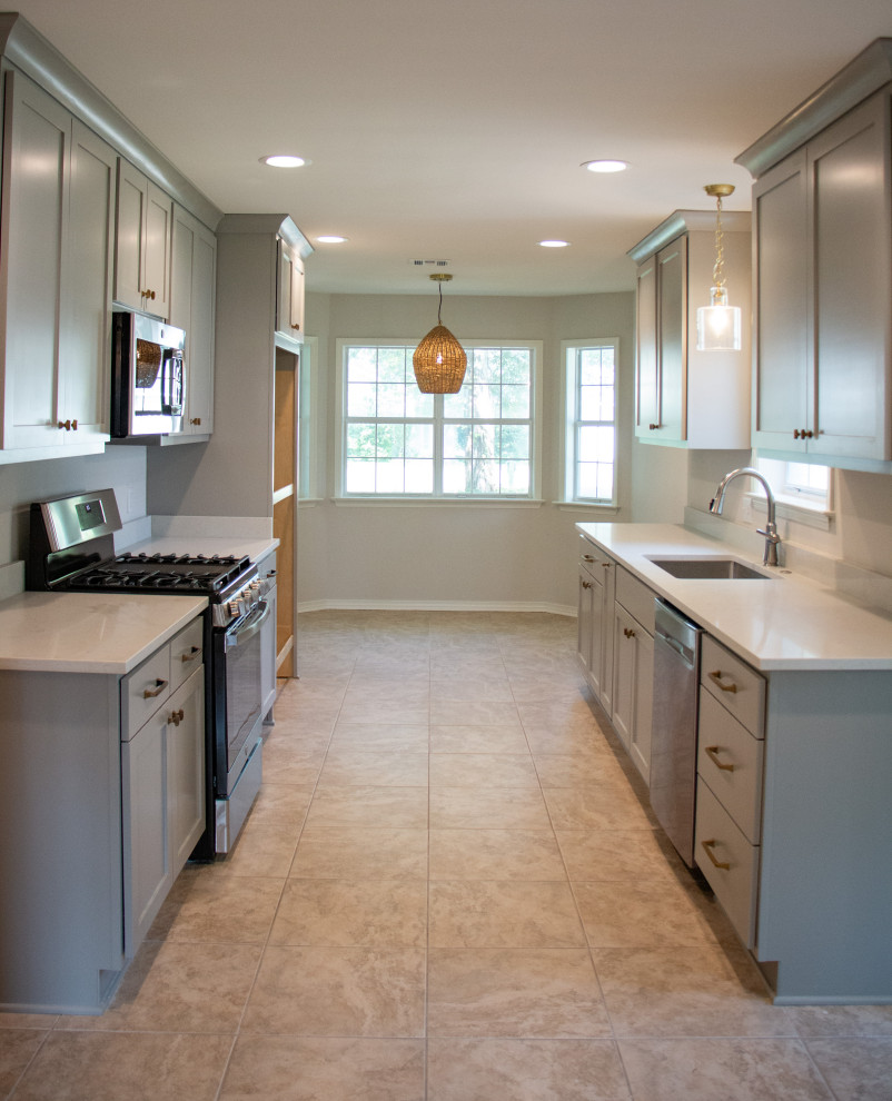 Kitchen - transitional kitchen idea