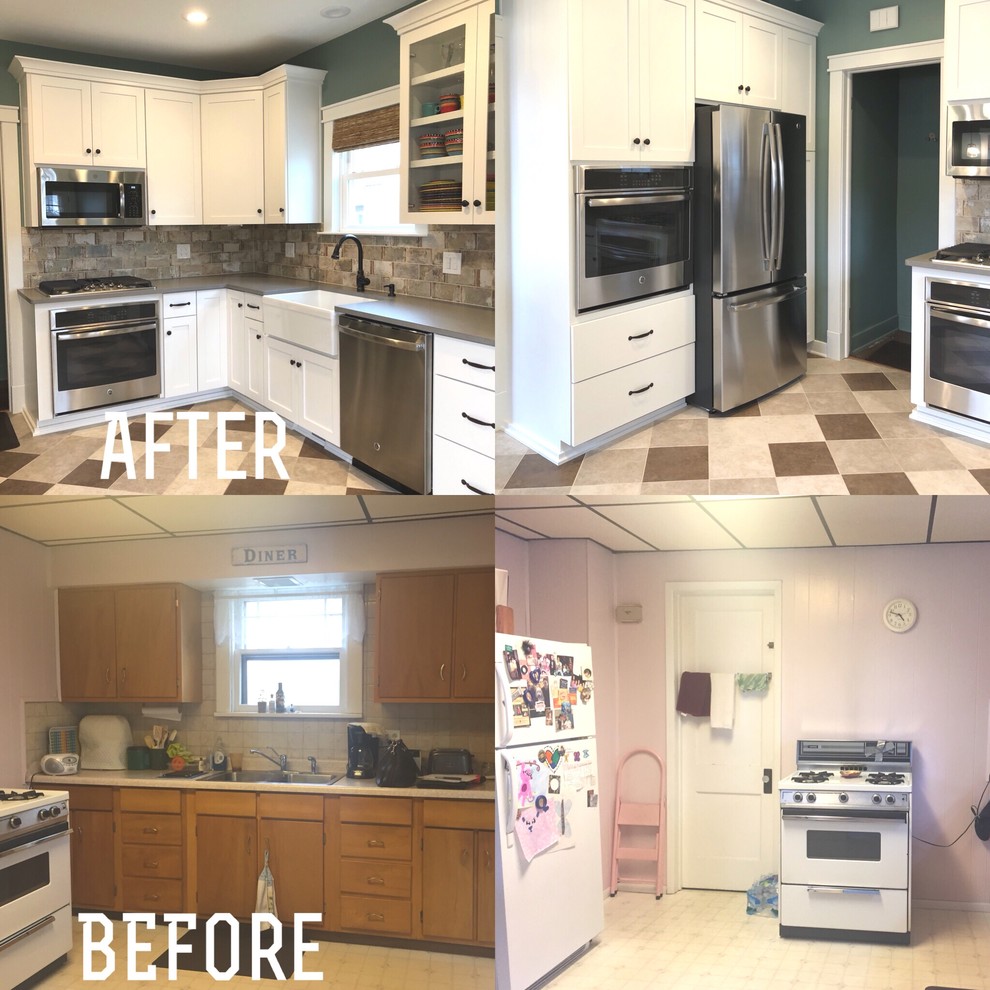 Example of a transitional home design design in Chicago