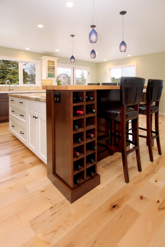 Kitchen - transitional kitchen idea